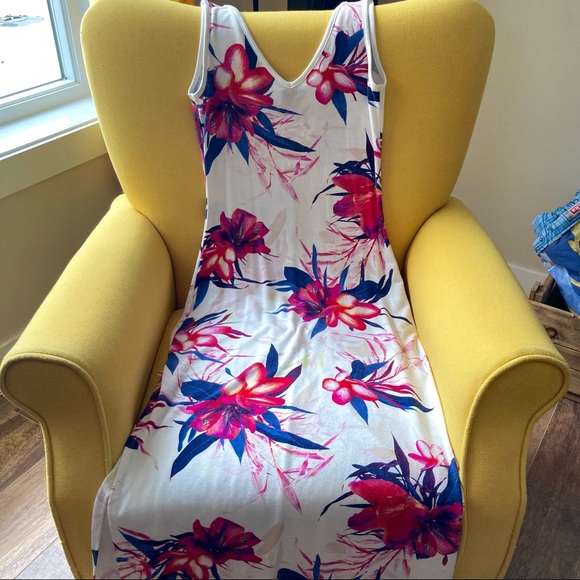 Dynamite Floral Maxi Dress - Picture 2 of 7